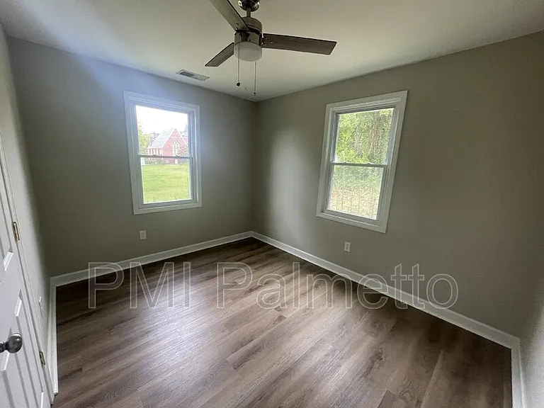1016 Walnut St — Photo 9