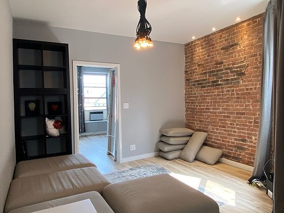 4th image of 101 E 7th St #5