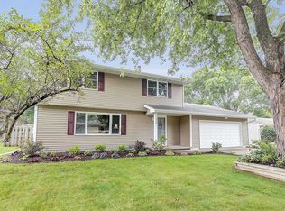 430 S Saint Bernard Dr, De Pere, WI 54115