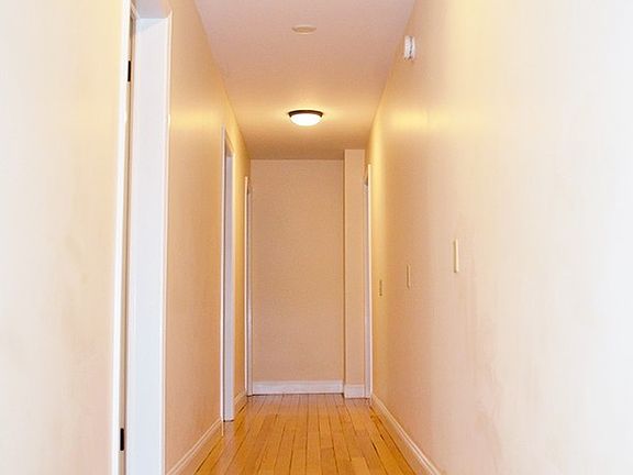 4th image of 102 N Winooski Ave #A