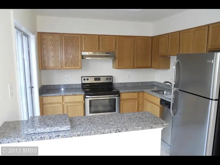 121 Whitestone Way — Photo 2