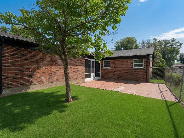 1555 Zurich Dr — Photo 41