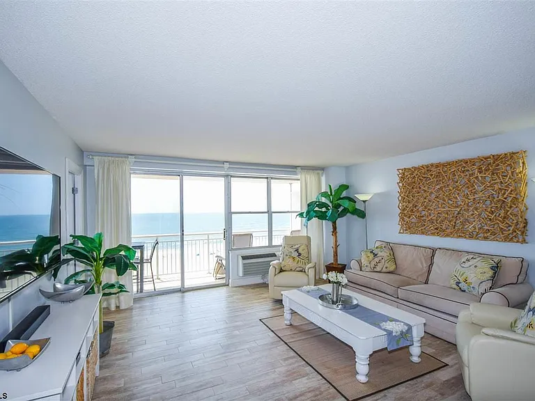 9400 Atlantic Ave #1003 — Photo 2