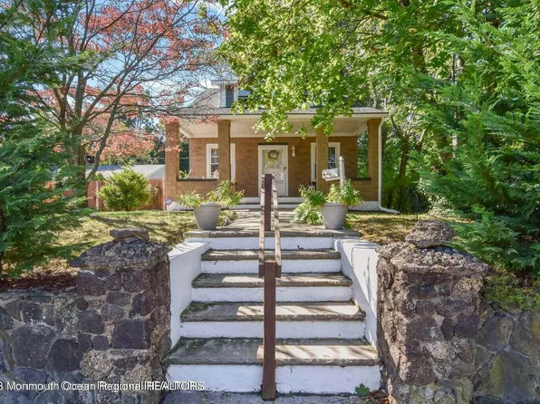 57 Memorial Pkwy, Atlantic Highlands, NJ 07716