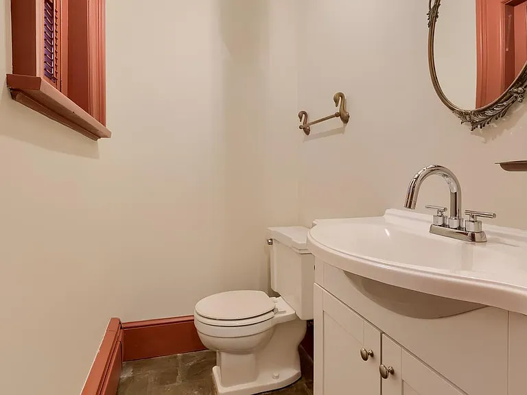 226 E Caracas Ave — Photo 30