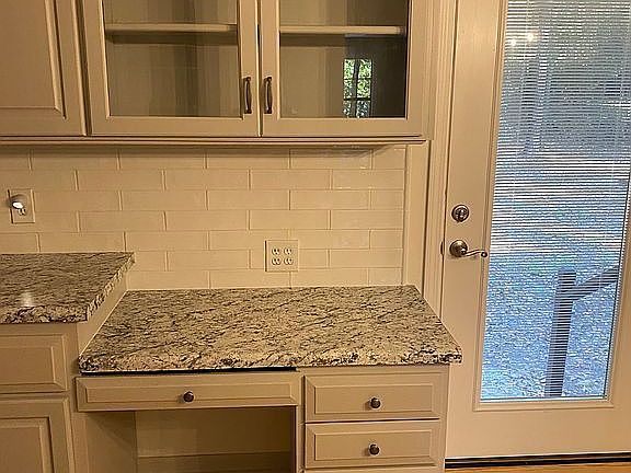 5th image of 4302 Ridge Rd