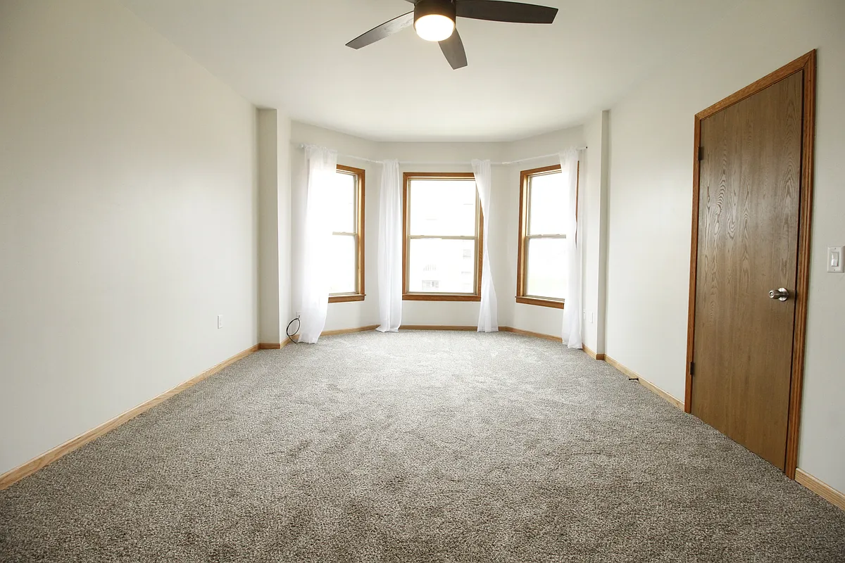 Building Photo - 126 1st St #3