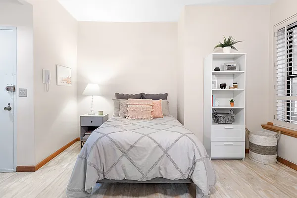 Rented by Compass | media 7