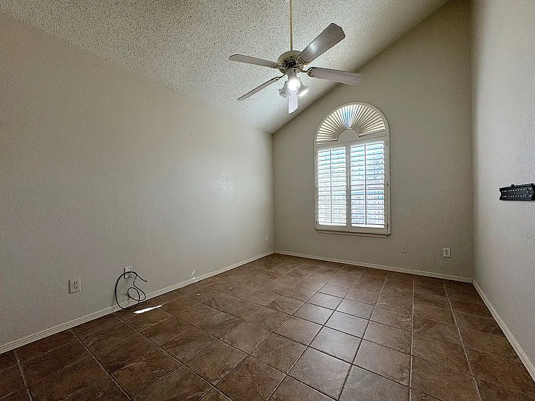 8511 Victor Ln — Photo 16