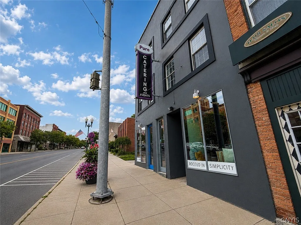 2 bed, 1.0 bath, 8784 sqft, $1,100 — Photo 1