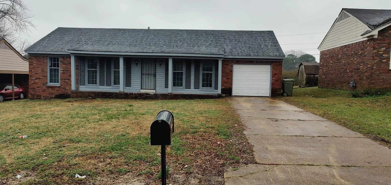3 bed, 1.5 bath, 1268 sqft, $1,245 — Photo 1
