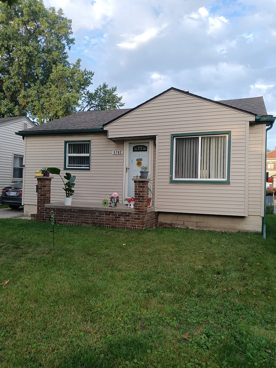 Building Photo - 5743 N Silvery Ln