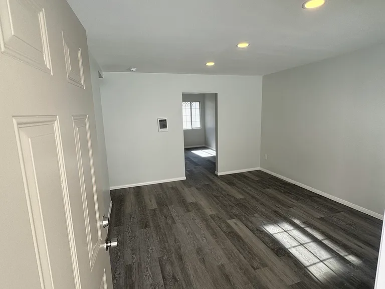 2857 Broadway — Photo 8