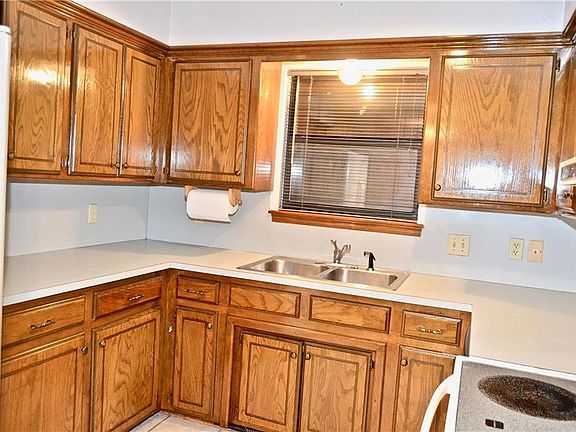 4th image of 8528 SW 36th St