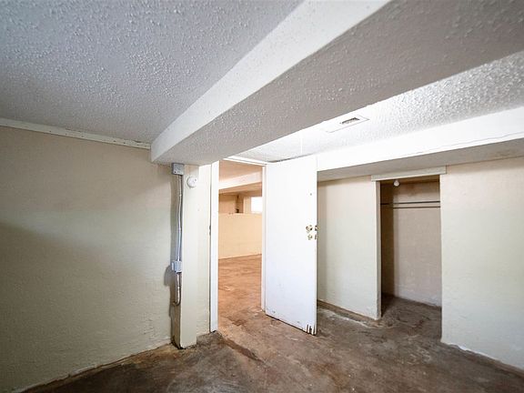 2nd image of 1723 W Lakeview Rd