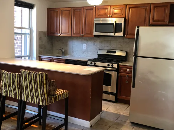 66-33 Yellowstone Boulevard image 3 of 13