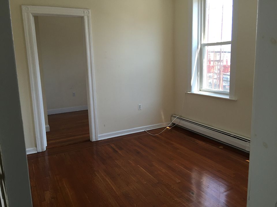 2nd image of 300 49th St APT 4