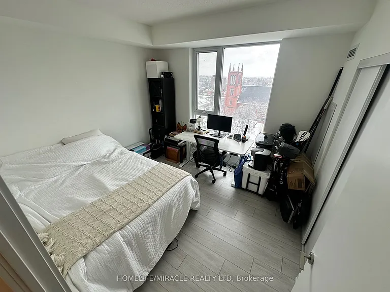 Duke St W — Photo 8