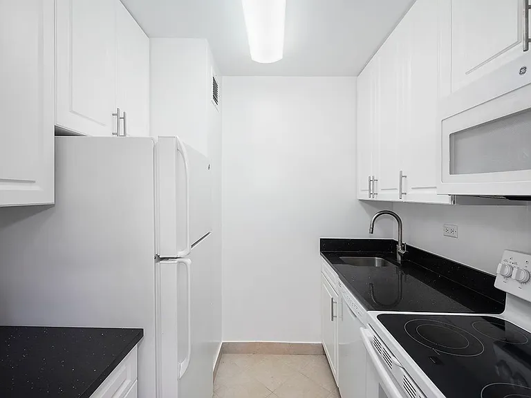 211 W 56th St #G28 — Photo 6