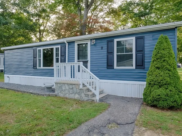 8 Holly Cir, North Hampton, NH 03862
