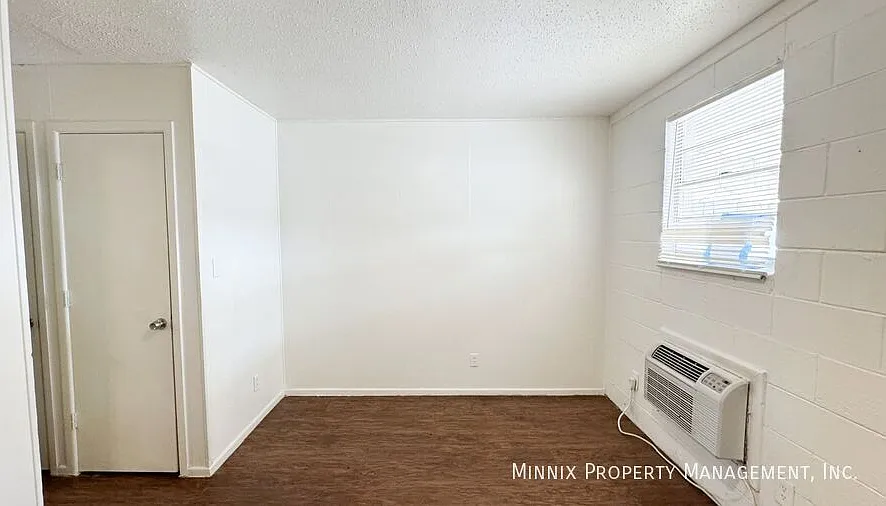 Chaparral Apartments — Photo 3