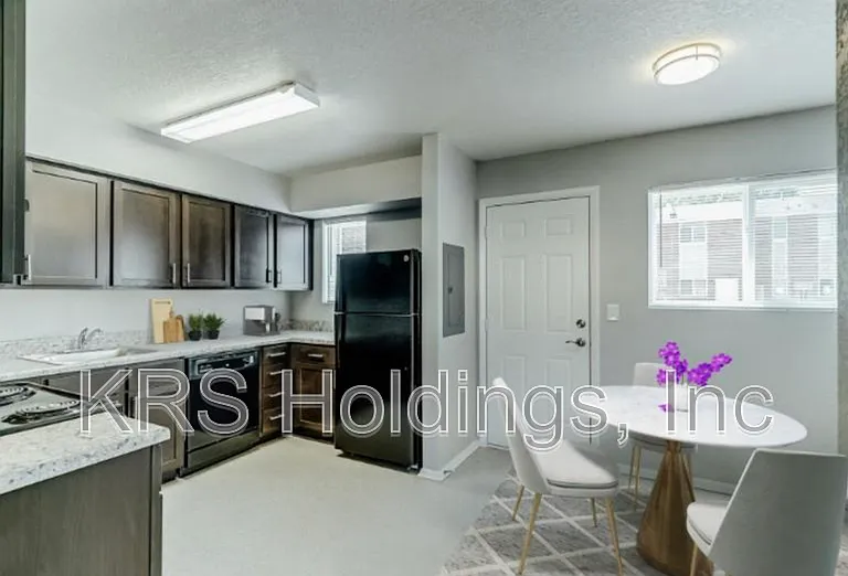 4247 Orcutt Ave — Photo 5