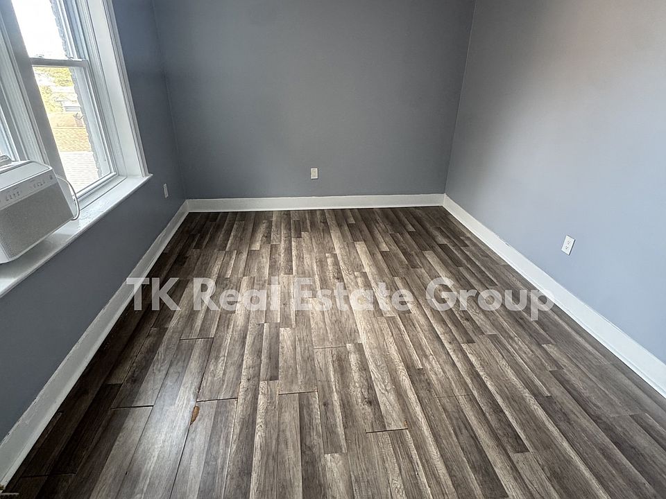 1st image of 130 W 47th St APT 45