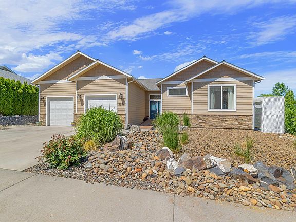4th image of 3954 Foothill Dr