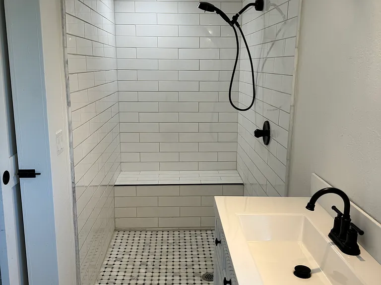 690 W B St #B — Photo 9