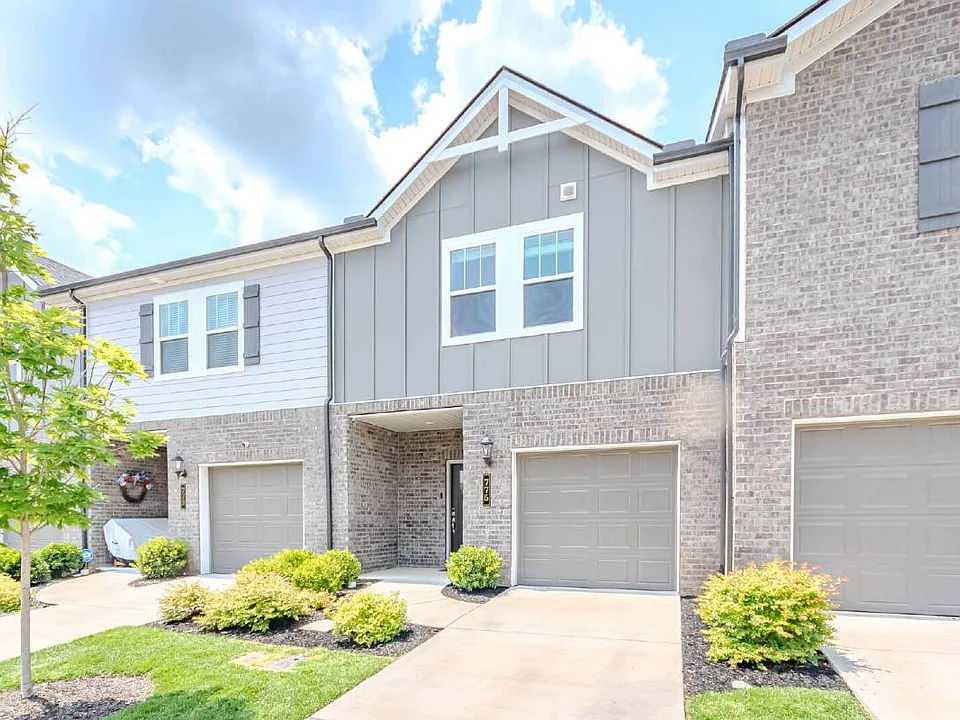 775 Foxland Dr