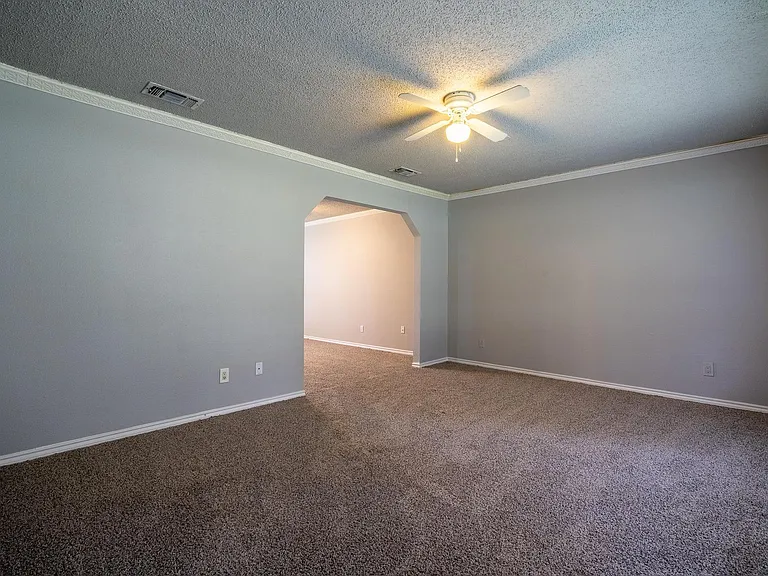 4212 Village Green Dr — Photo 5