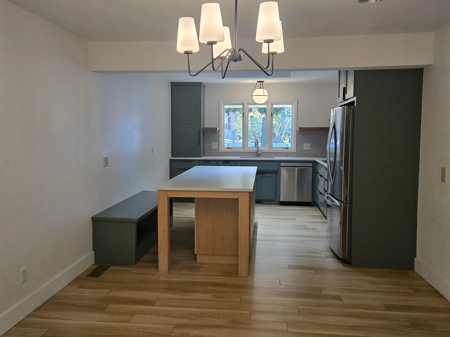 3 bed, 2049 sqft, $2,050 — Photo 3