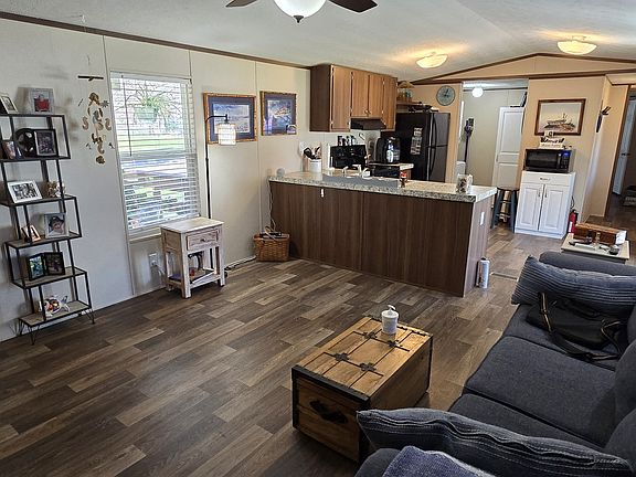 2nd image of 253 Elm