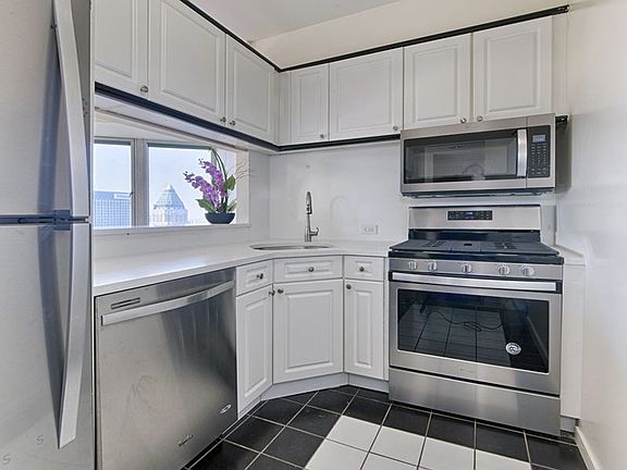 2nd image of 150 W 56th St APT 5405