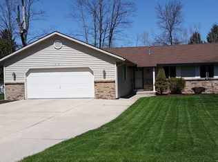 601 Sue Ann Dr, Lake Geneva, WI 53147
