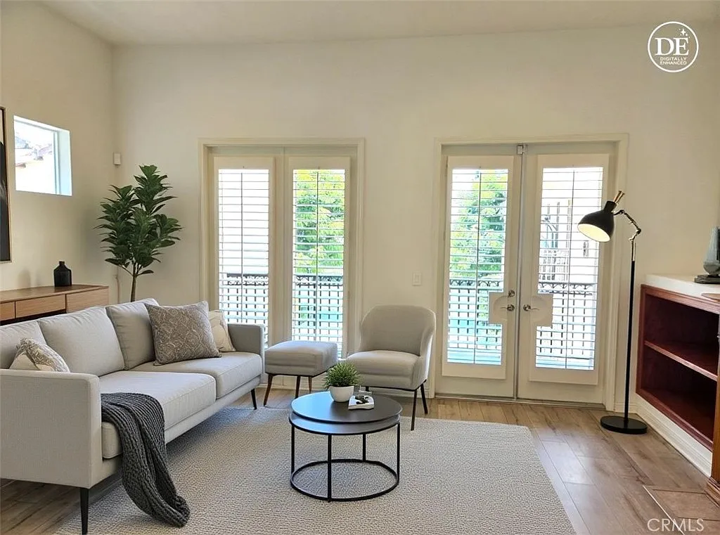 3 bed, 3.5 bath, 2314 sqft, $8,900 — Photo 2