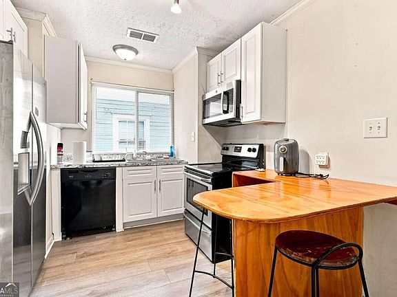 3rd image of 1071 Center St NW
