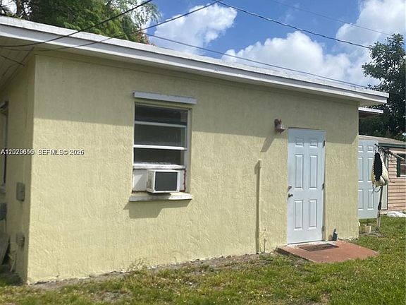 2nd image of 115 NE 192nd St #1