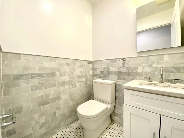 160 East 48th Street image 6 of 13