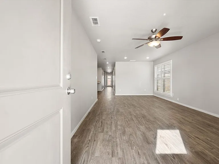 14409 Avenue X St — Photo 3