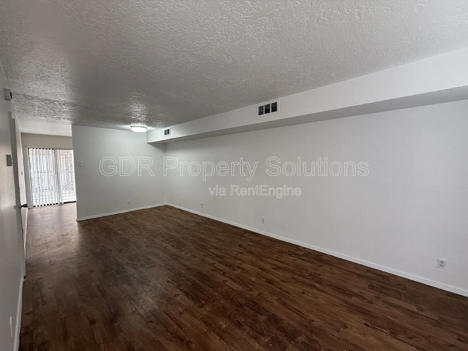 2 bed, 1.0 bath, $1,066 — Photo 2