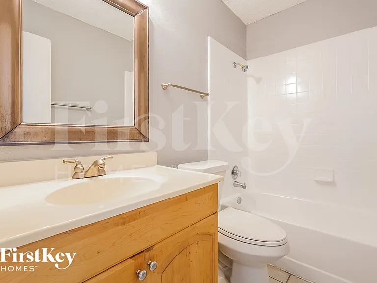5304 Tamarack Ct — Photo 17
