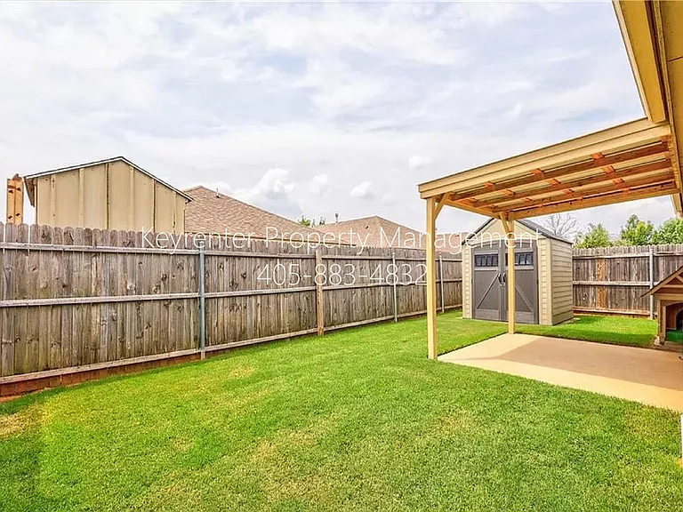12328 SW 5th St — Photo 32