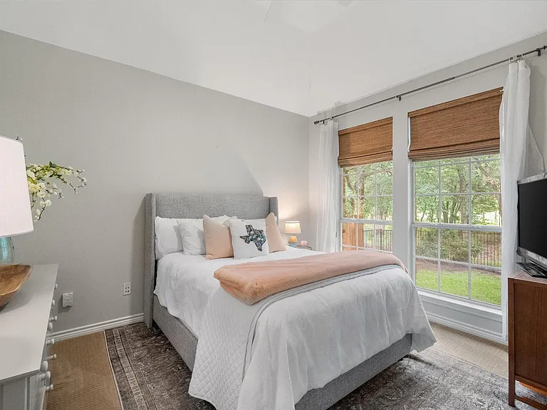 1702 Forest Bend Ln — Photo 24