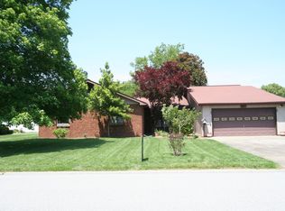 510 Bohleber Dr, Carmi, IL 62821