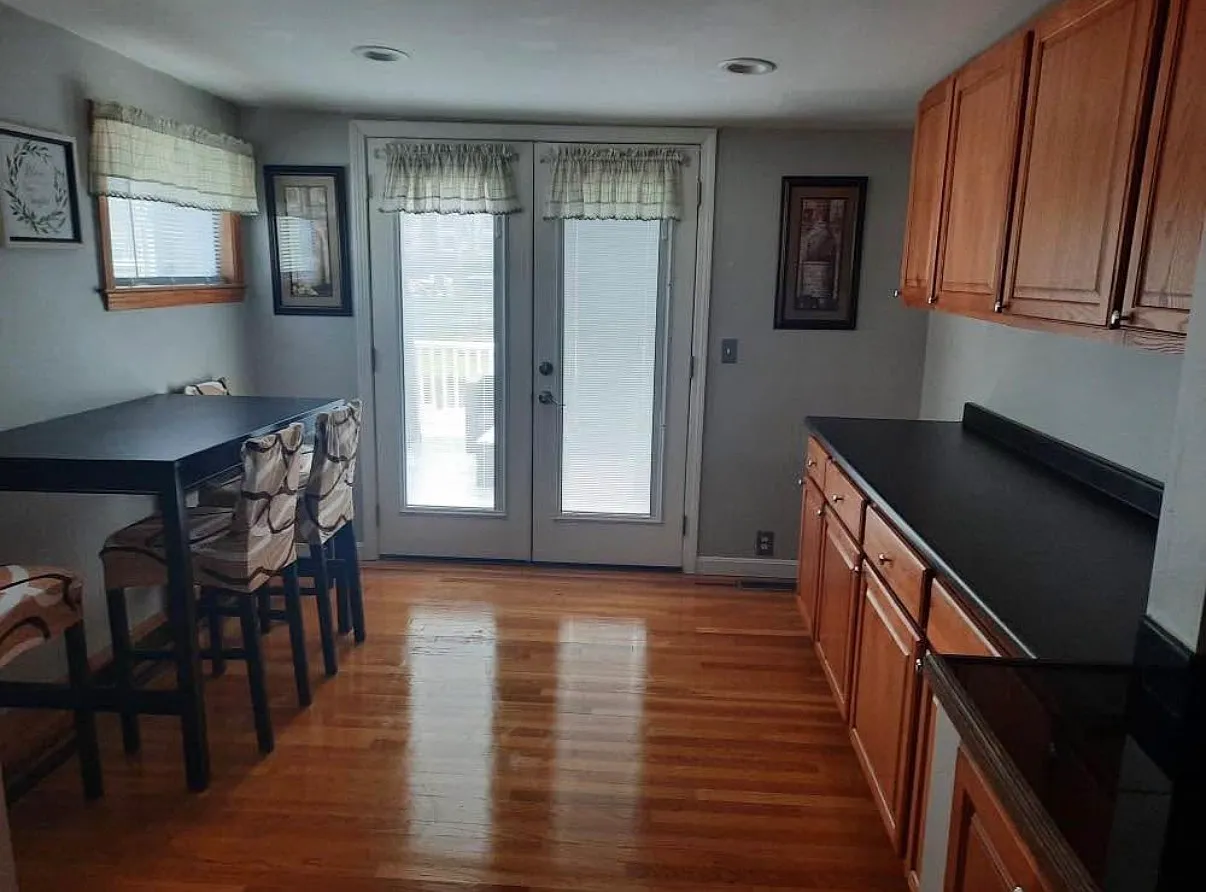 2 bed, $3,000 — Photo 3