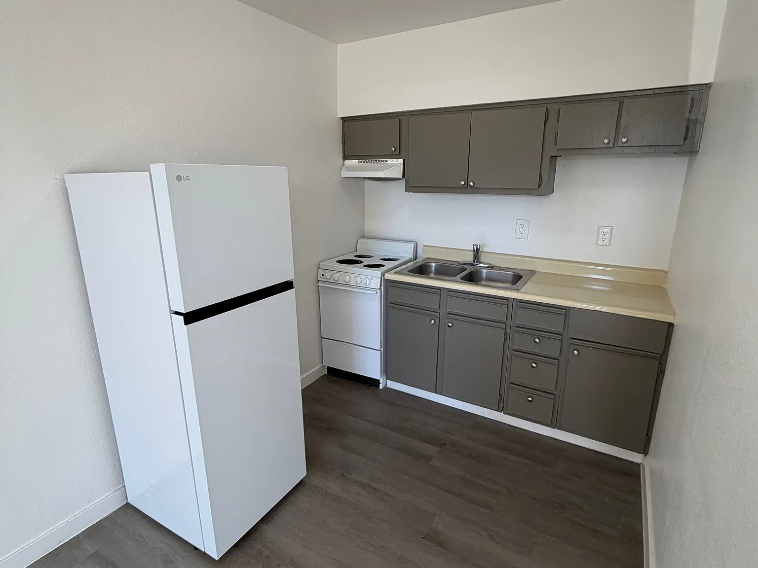 Studio, 300 sqft, $699 — Photo 2