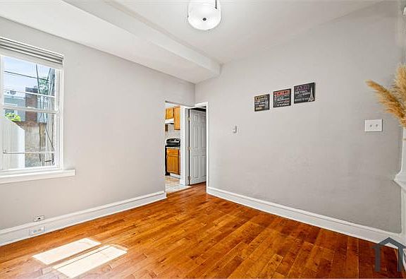 4th image of 468 N Dearborn St