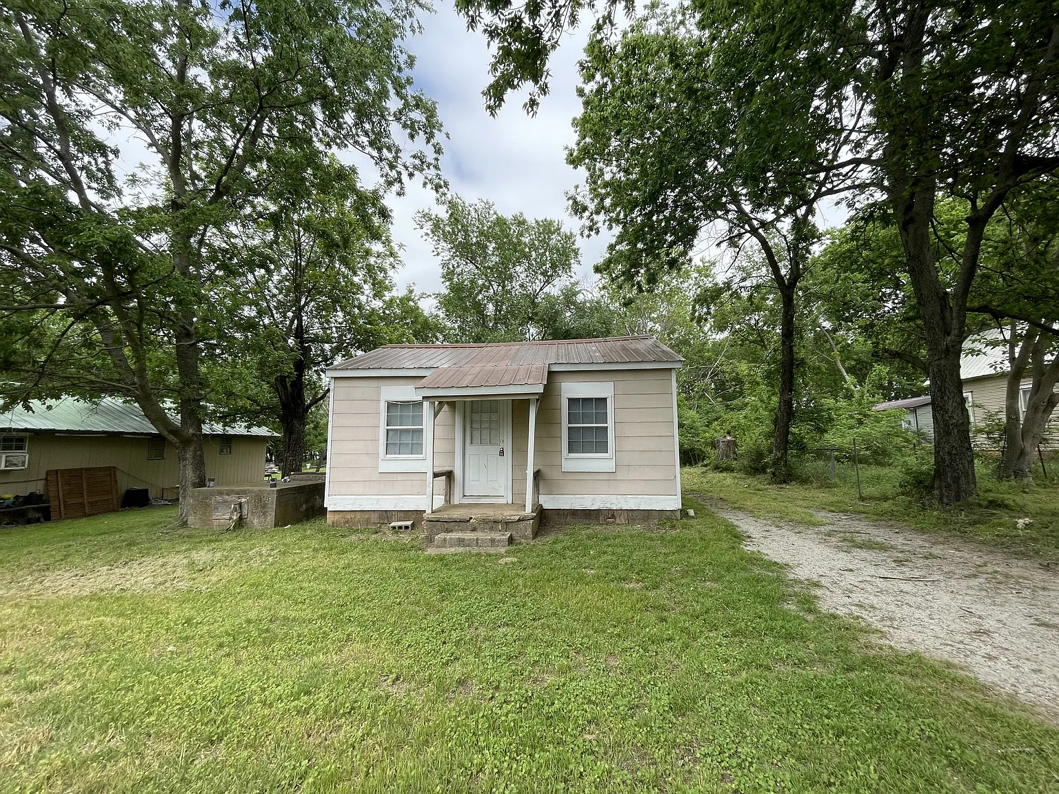 914 East Tahlequah Avenue - 1 — Photo 2