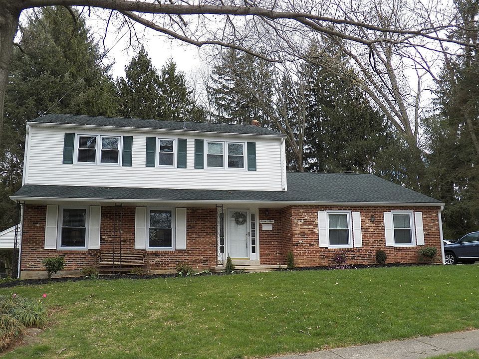 1st image of 704 N Country Club Dr